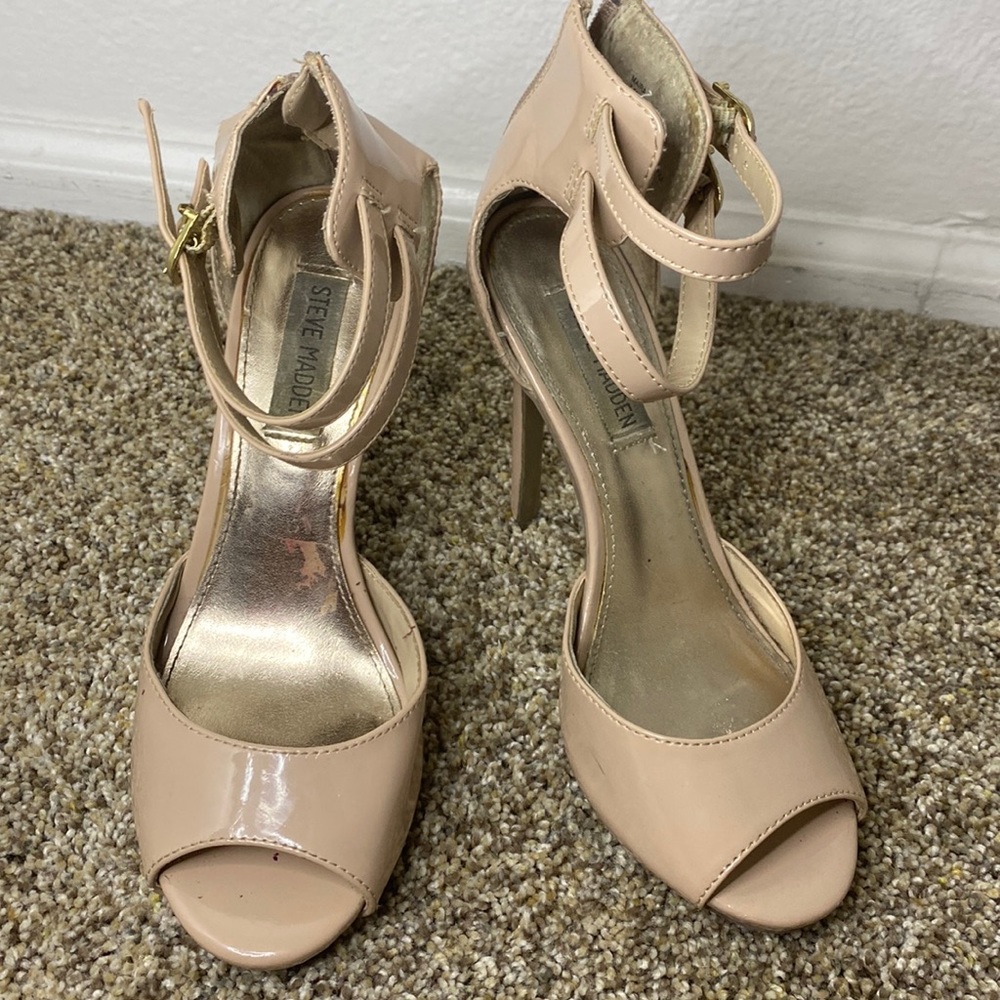 Steve Madden | strappy heals | size 7.5